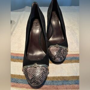 Tory Burch Sophisticated Black Pumps w/ Snakeskin Toe Detail Sz 8 MINT CONDITION